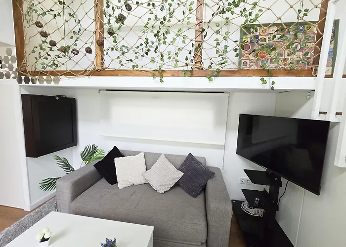 Costa Dorada Tiny House 1 *