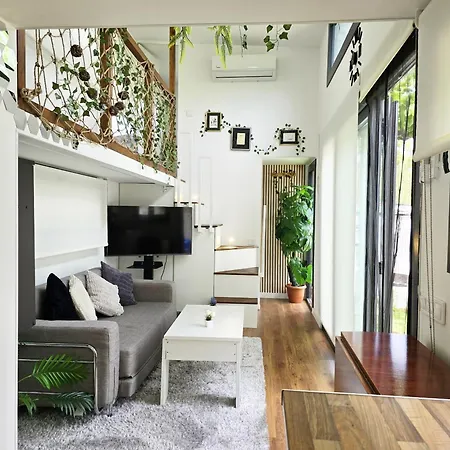 Tiny House 1 *